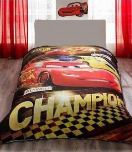 Disney Cars lisanslı çocuk yatak örtüsü
